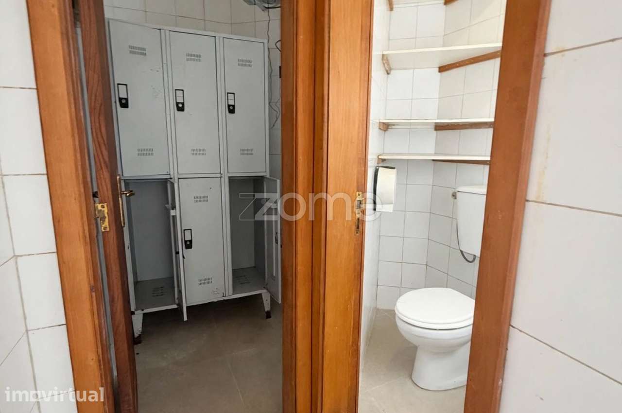 Areeiro - Rua Sacadura Cabral | Antiga Pizzaria com 3 WC e Vestiário - Grande imagem: 4/16