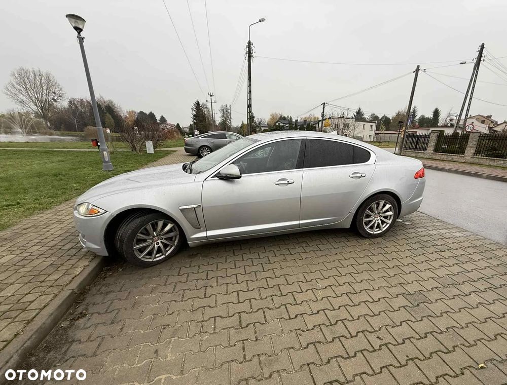 Jaguar XF 2.0 T Luxury - 2