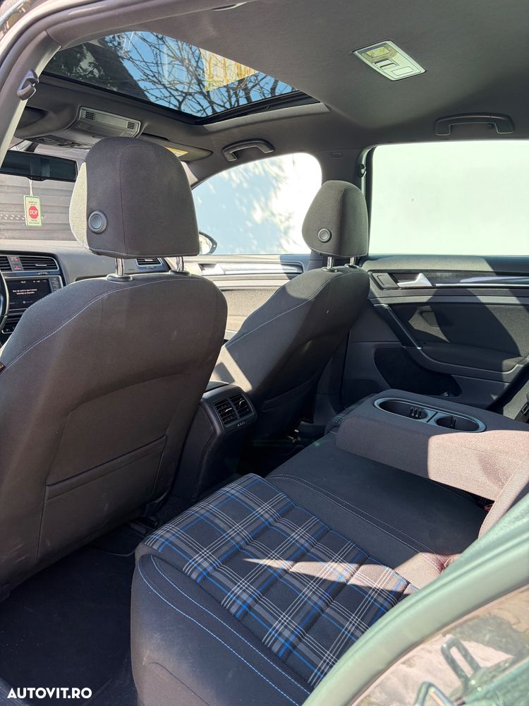 Volkswagen Golf - 10