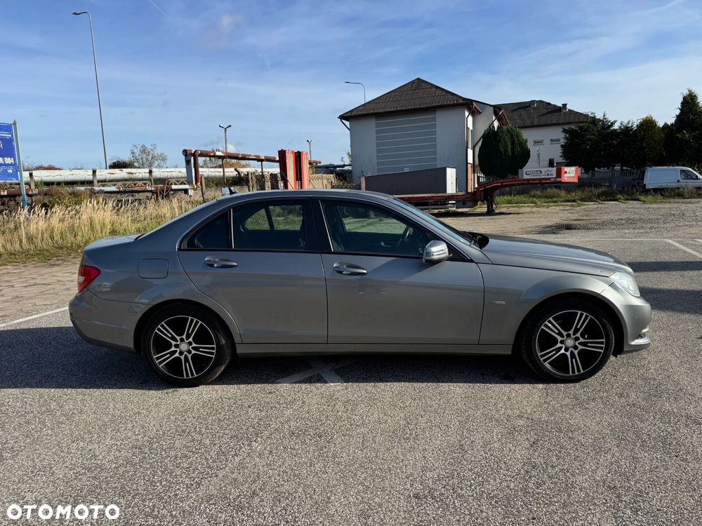 Mercedes-Benz Klasa C 180 BlueEFFICIENCY Elegance - 12