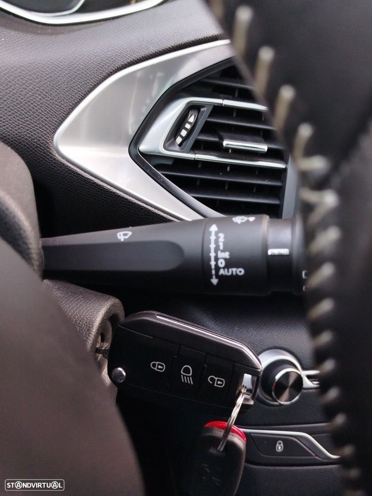 Peugeot 308 SW 1.2 PureTech Allure J17 - 26