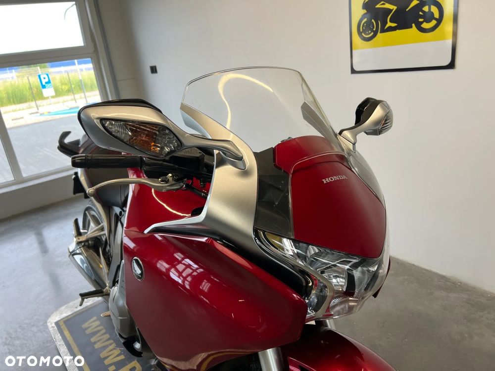 Honda VFR - 25