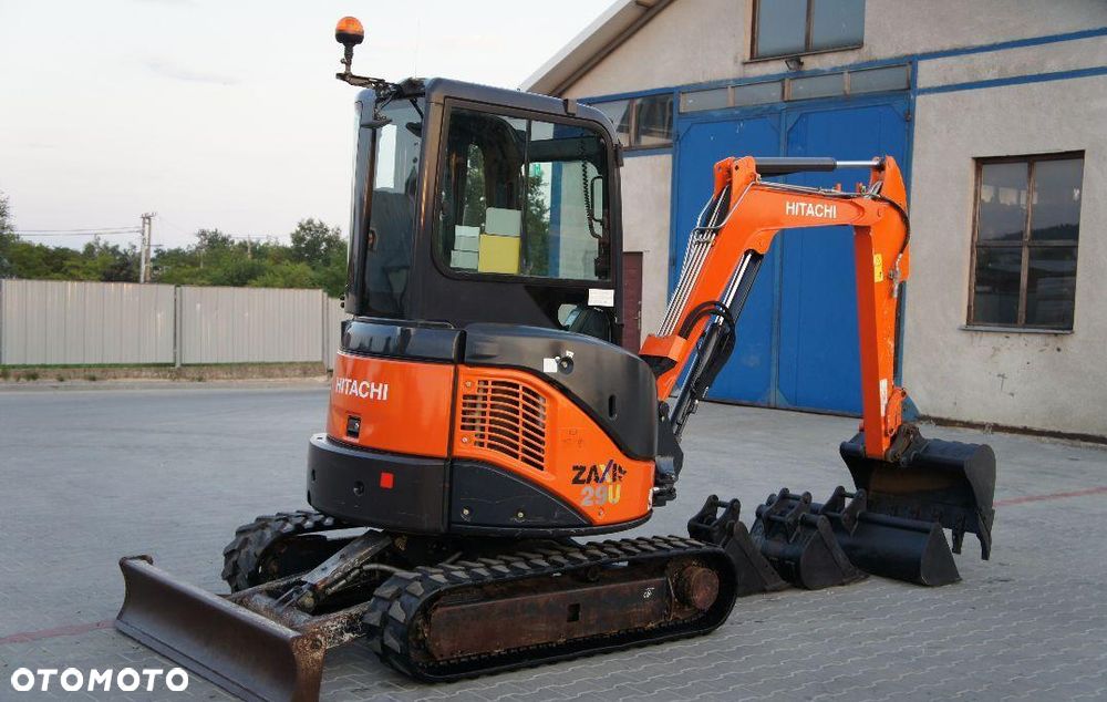 Hitachi Hitachi ZX29U-3  z lyzkami, Minikoparka , ROKU 2013 - 1