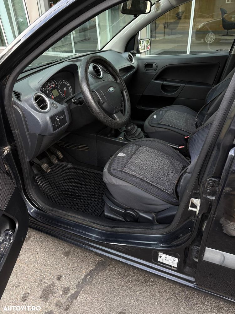 Ford Fiesta 1.3i Ambiente - 6