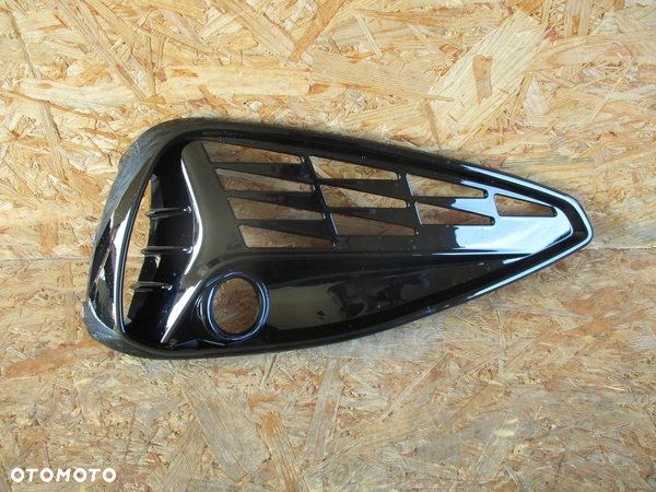 KRATKA ZDERZAKA PRZEDNIA PRAWA HYUNDAI I30 III LIFT