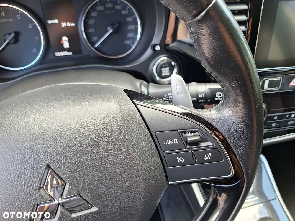 Mitsubishi Outlander 2.0 4WD CVT Plus - 24