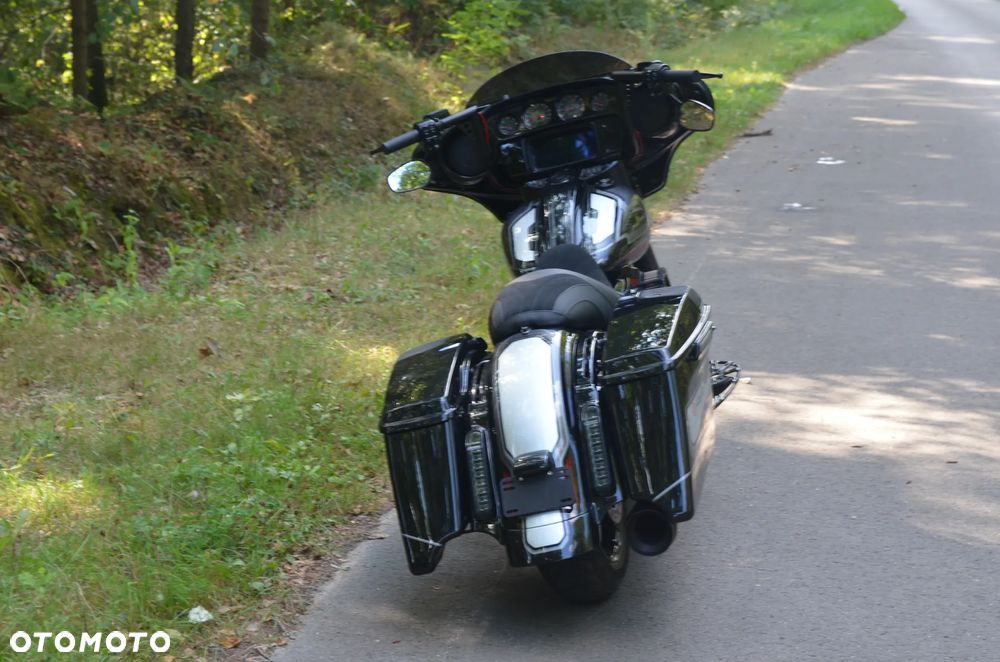 Harley-Davidson Touring Street Glide - 34