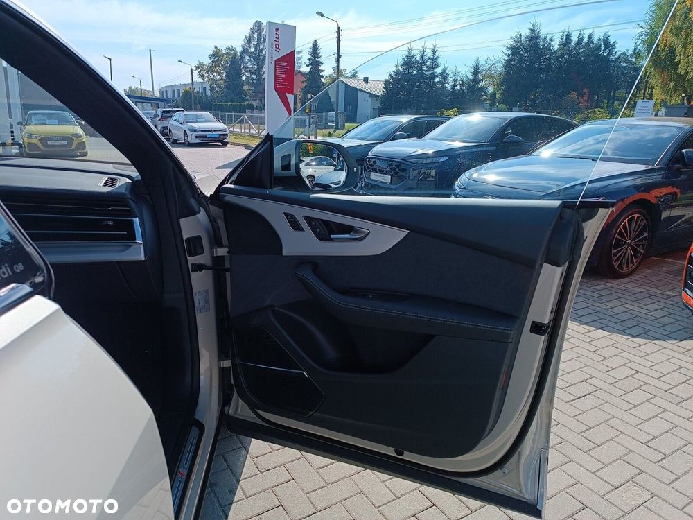 Audi Q8 - 25