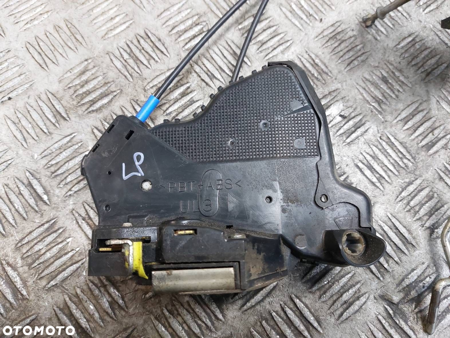 ZAMEK DRZWI LEWY PRZÓD + KLAMKA ZEWNĘTRZNA TOYOTA AVENSIS T25 8P4 - 2