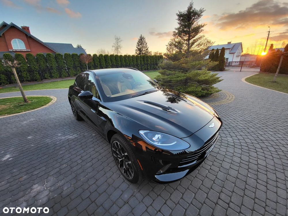 Aston Martin DBX - 28