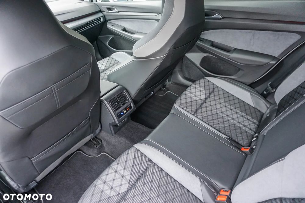 Volkswagen Golf 1.5 eTSI mHEV R-Line DSG - 26