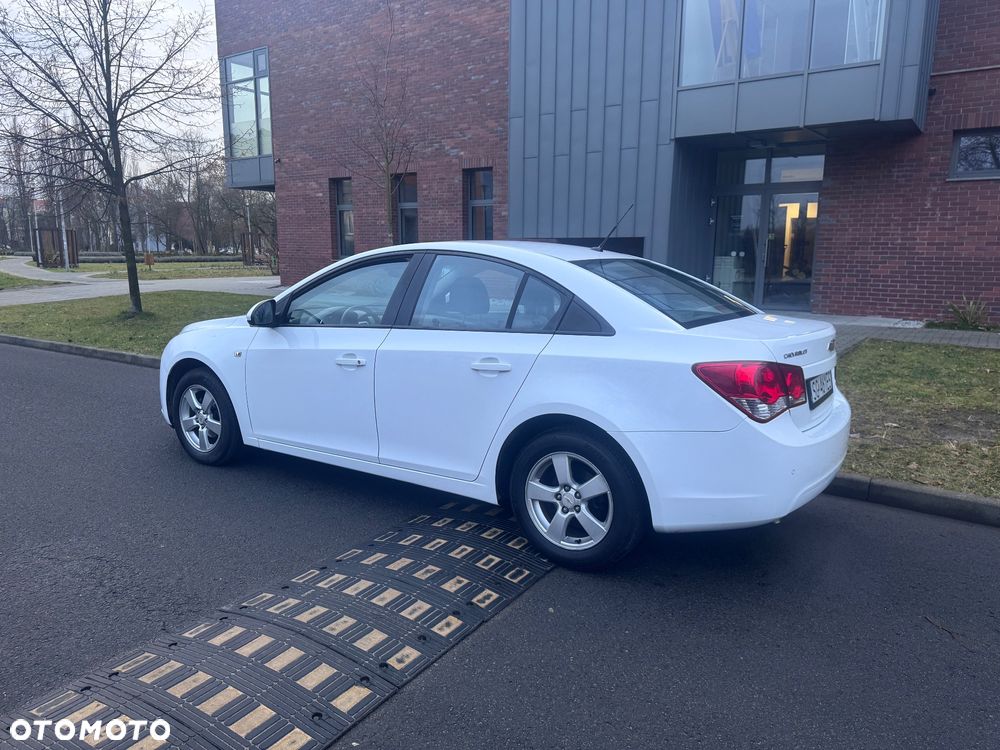 Chevrolet Cruze 1.6 - 3