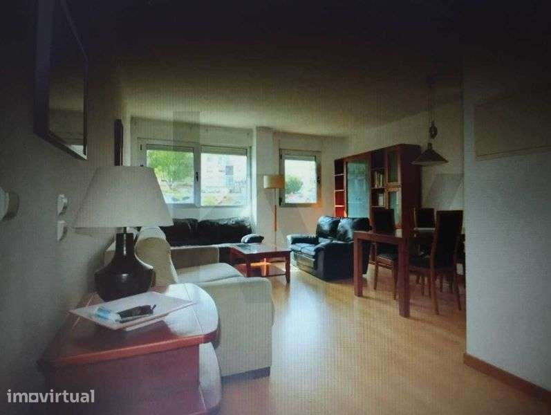 Apartamento T2 com parqueamento na Alta de Lisboa - Grande imagem: 2/8