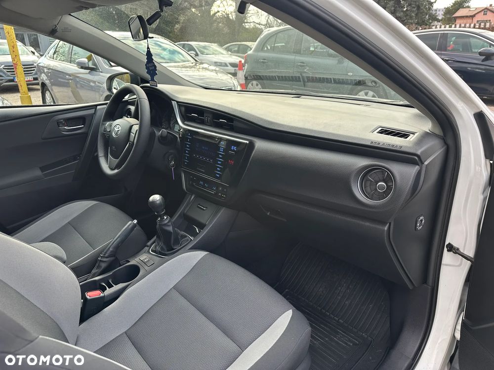Toyota Auris - 18