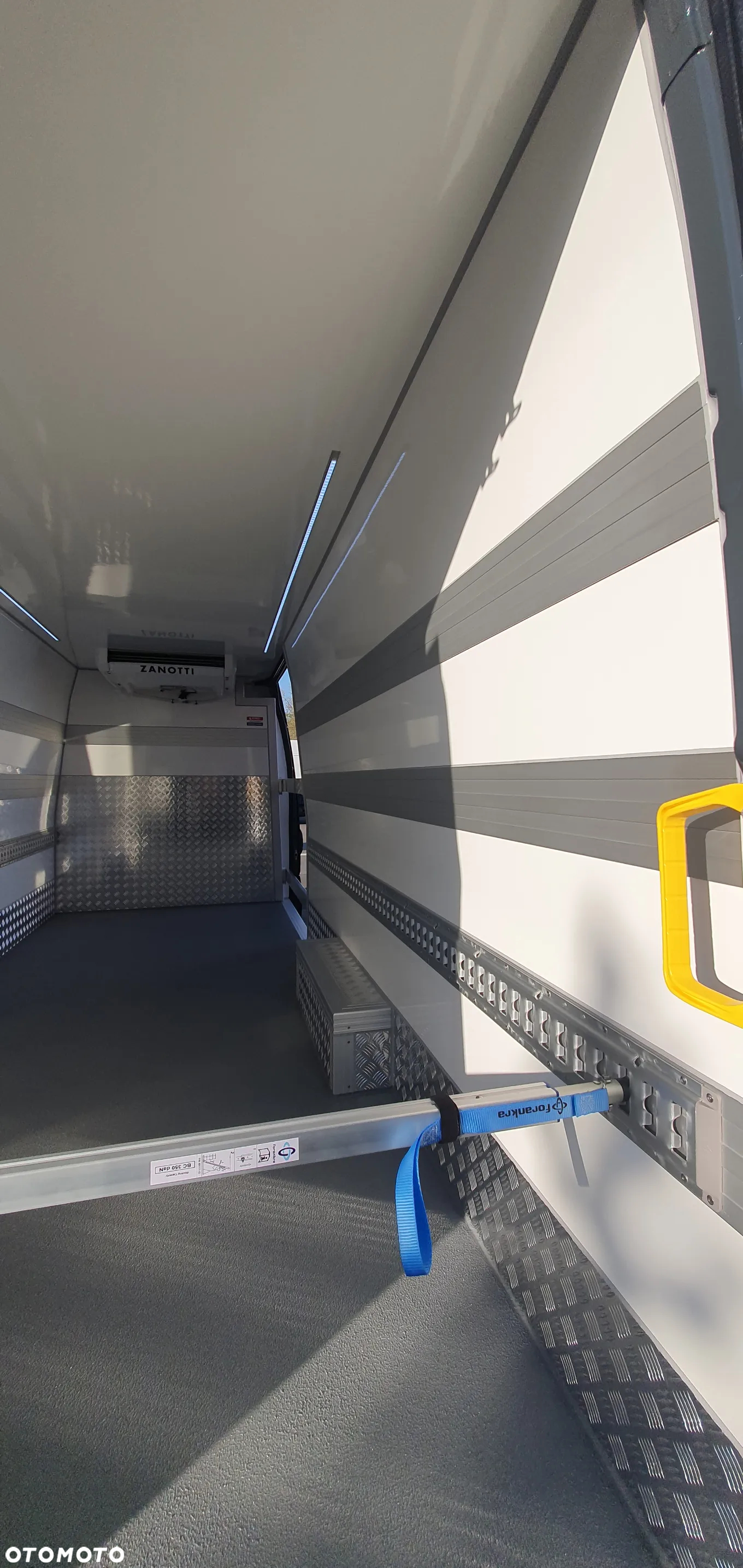 Iveco Daily 35S18V Furgon Izoterma 16m³ - 26