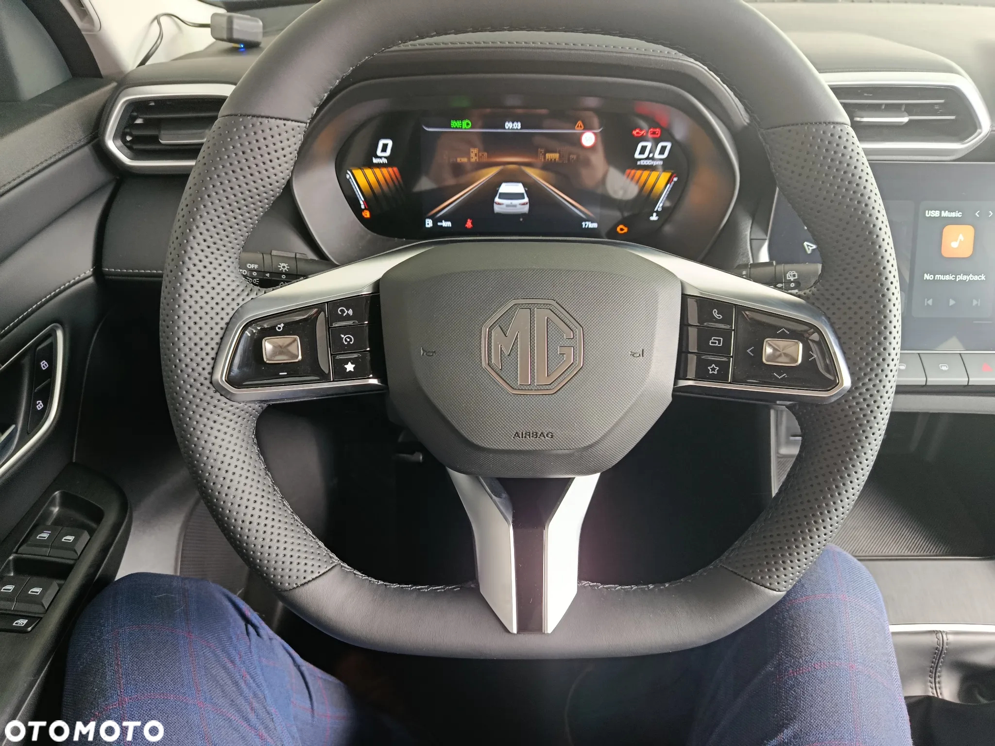 MG ZS - 11
