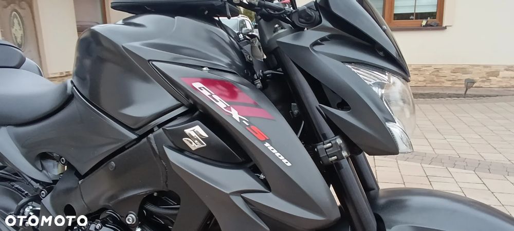 Suzuki GSX 1000 - 27