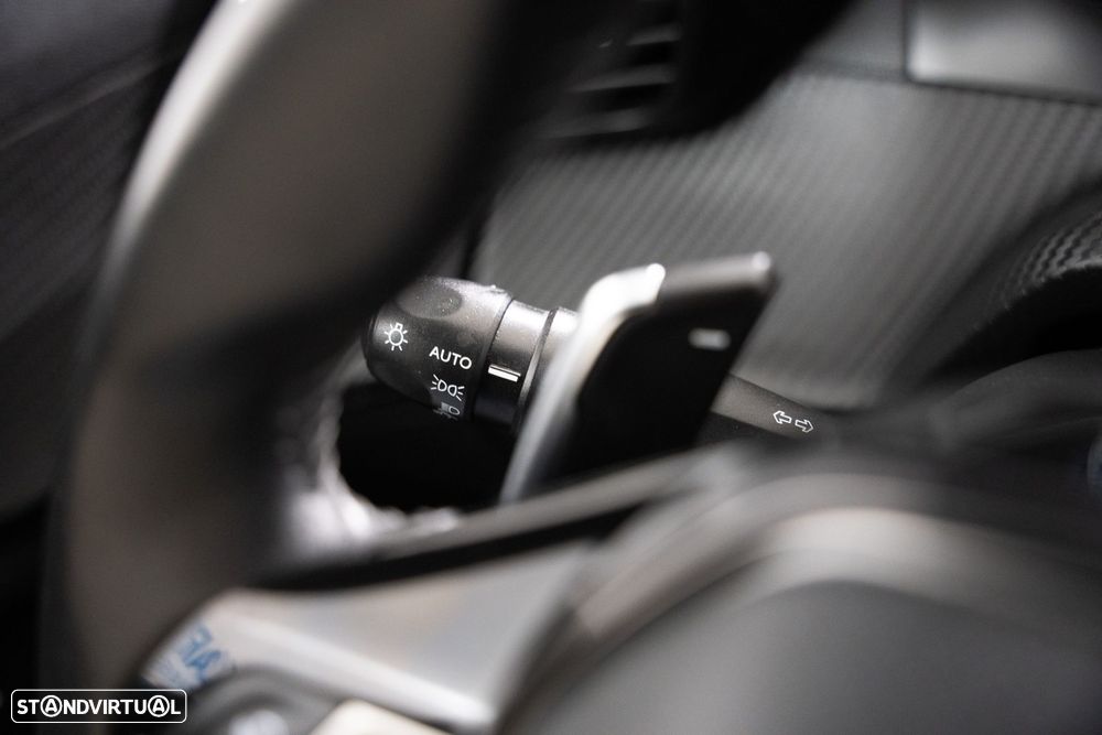 Peugeot 2008 1.5 BlueHDi Allure EAT8 - 12