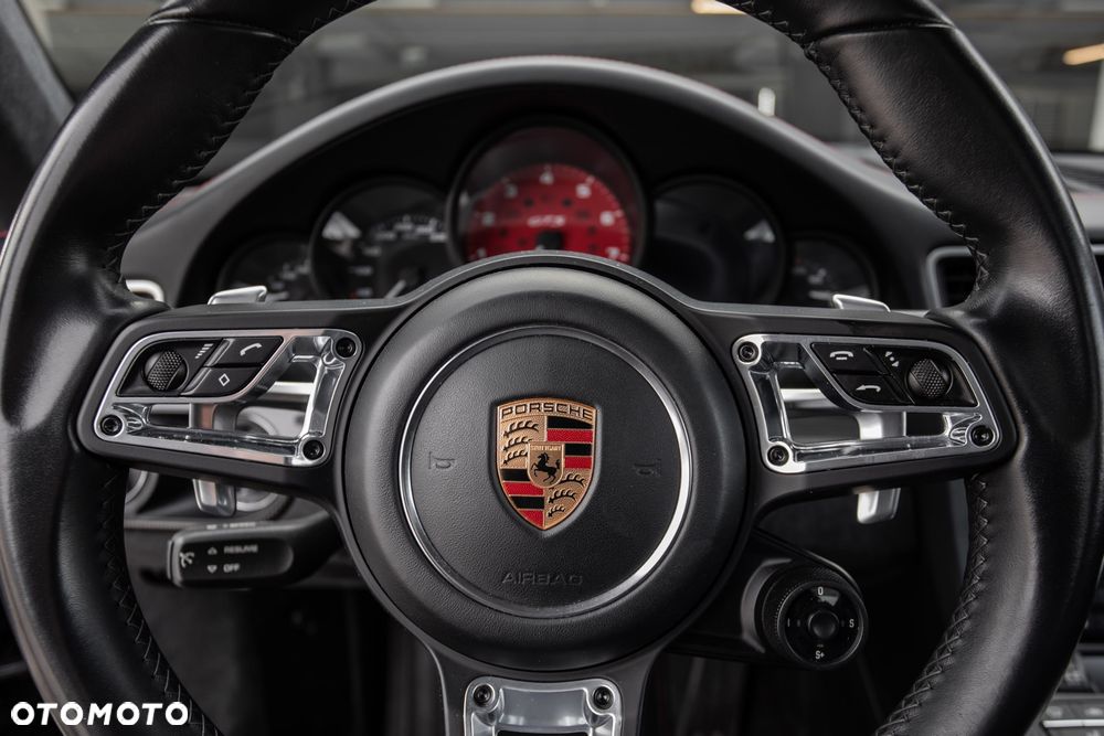 Porsche 911 Carrera GTS PDK - 27