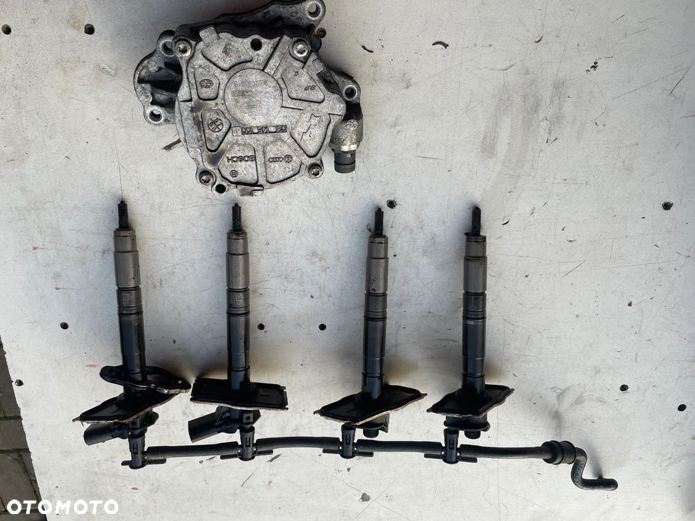 4x wtryskiwacze 03L130277 + pompa vacum 03L145100F oryginał - 1