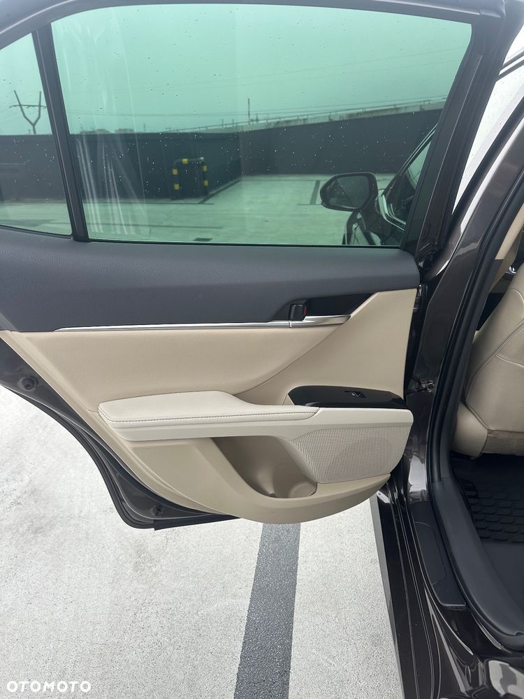 Toyota Camry - 18