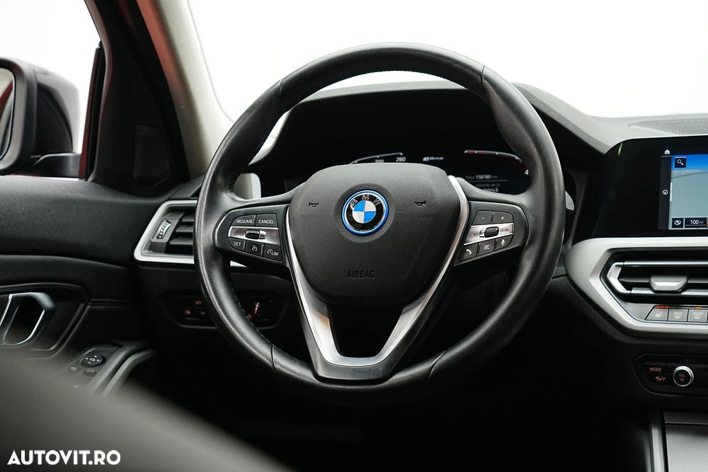 BMW Seria 3 330e Aut. Sport Line - 13