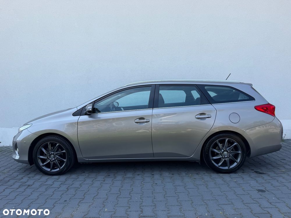 Toyota Auris 1.6 Premium + - 2