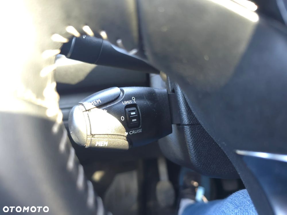 Peugeot 308 1.5 BlueHDi Business Line S&S - 26