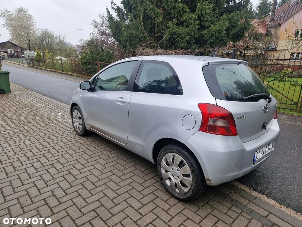 Toyota Yaris 1.3 Terra Gold - 9