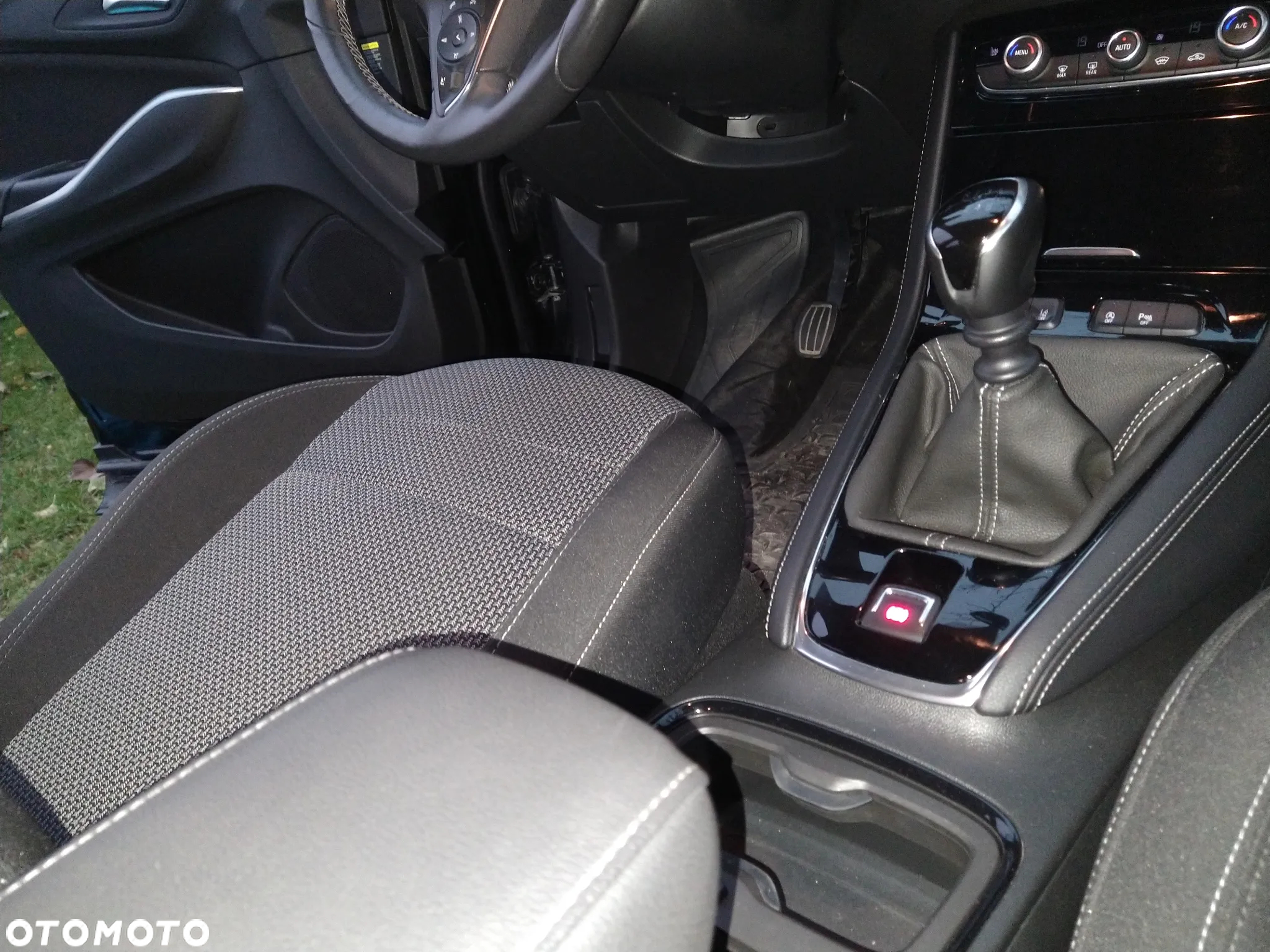 Opel Grandland X 1.2 Start/Stop Business Edition - 33