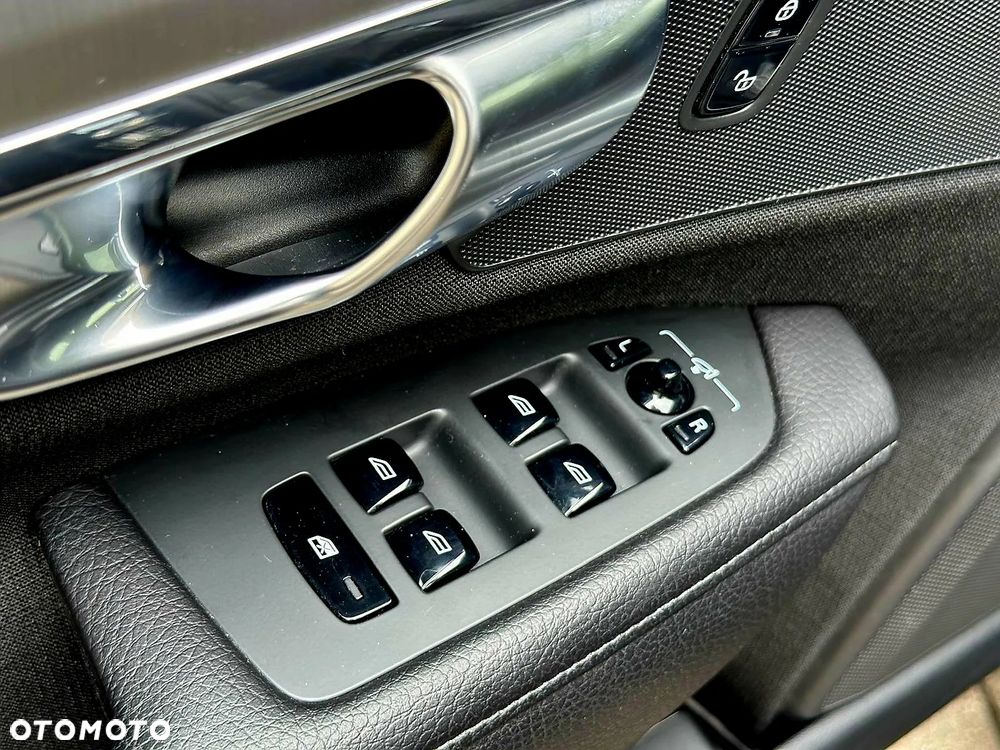 Volvo V90 D4 Geartronic Momentum Pro - 21
