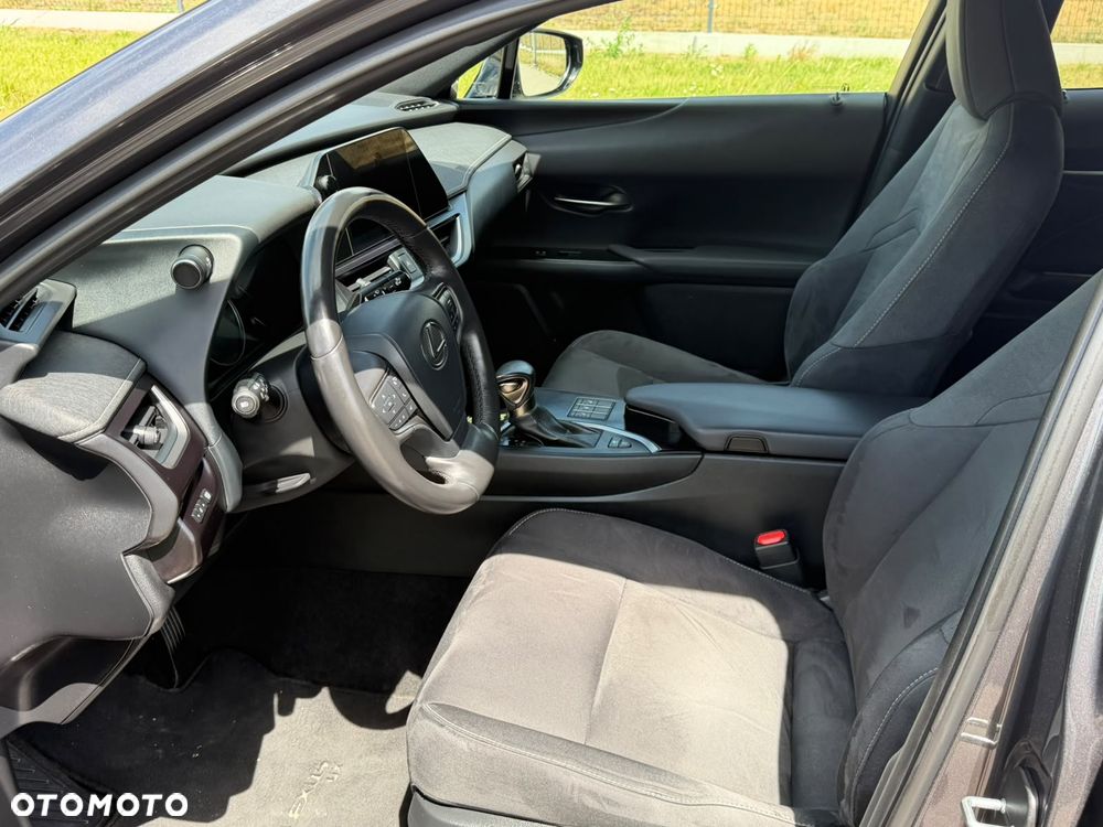 Lexus UX 250h - 16