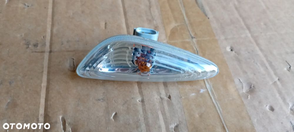 Kierunkowskaz kierunek lewy błotnika Kia Picanto III 92303-G6 - 1