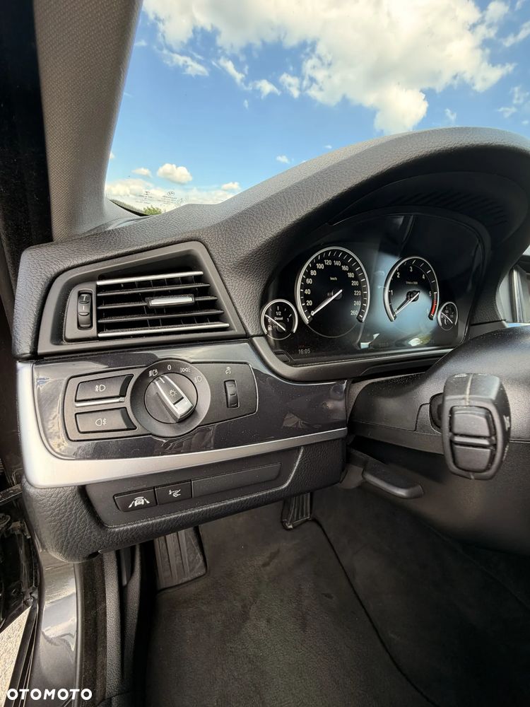 BMW Seria 5 520d xDrive - 22