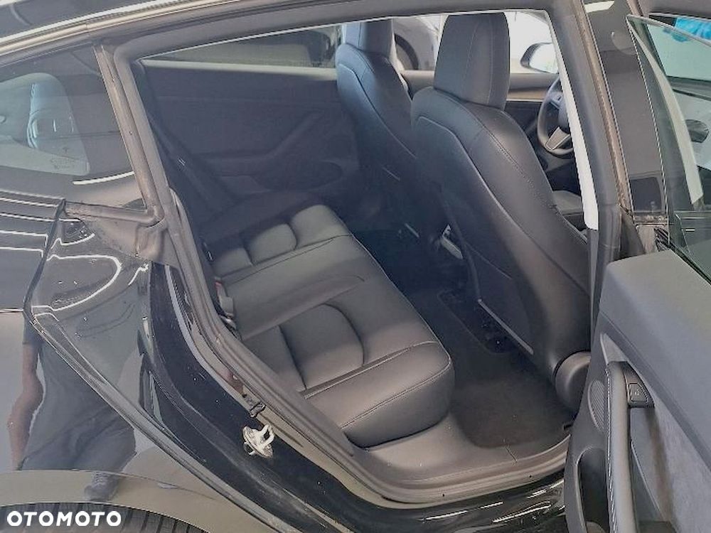 Tesla Model 3 - 11