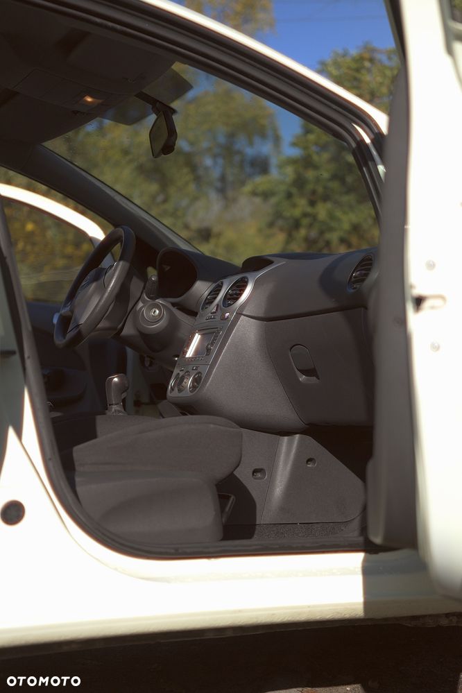Opel Corsa 2011 photo 4