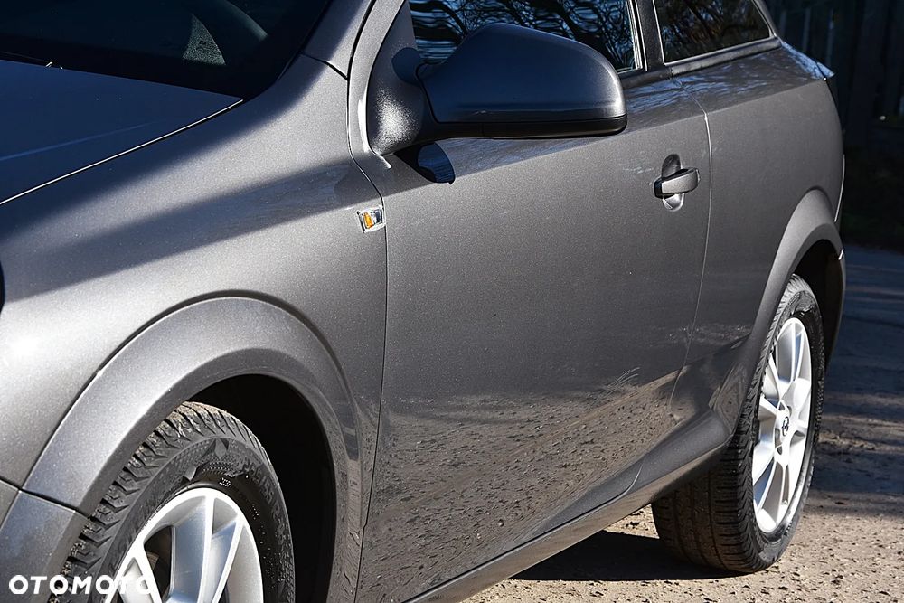 Opel Astra III GTC 1.4 Enjoy - 28