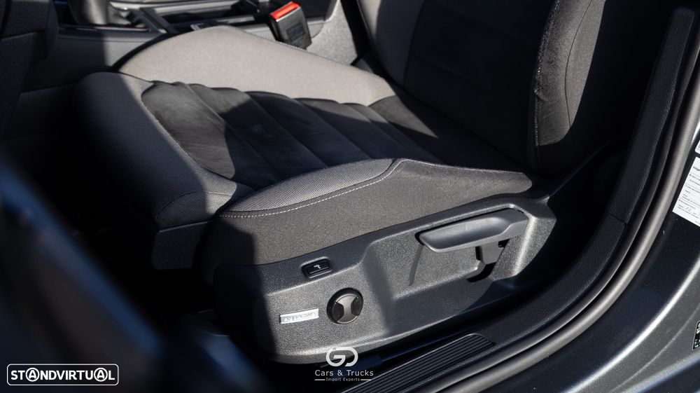 VW Golf Variant 2.0 TDi R-Line - 25