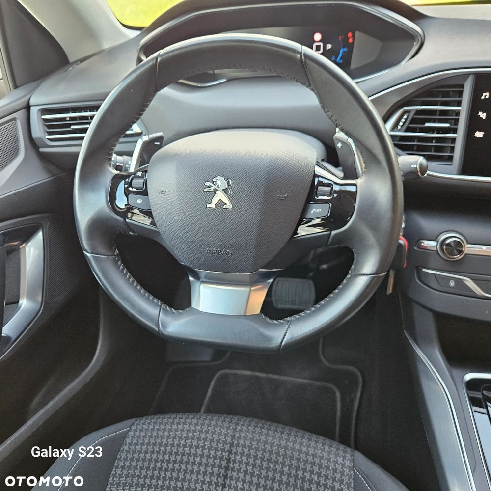 Peugeot 308 BlueHDi 130 EAT8 Allure - 28