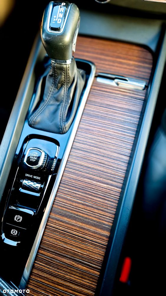 Volvo XC 60 D4 Geartronic Momentum Pro - 24