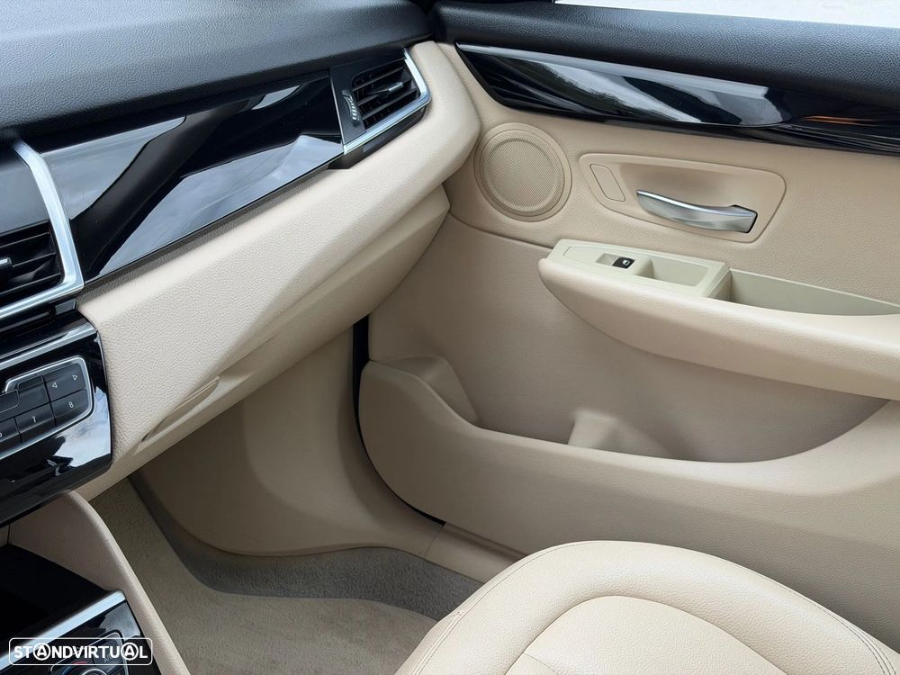 BMW 216 Active Tourer d Luxury Line - 16