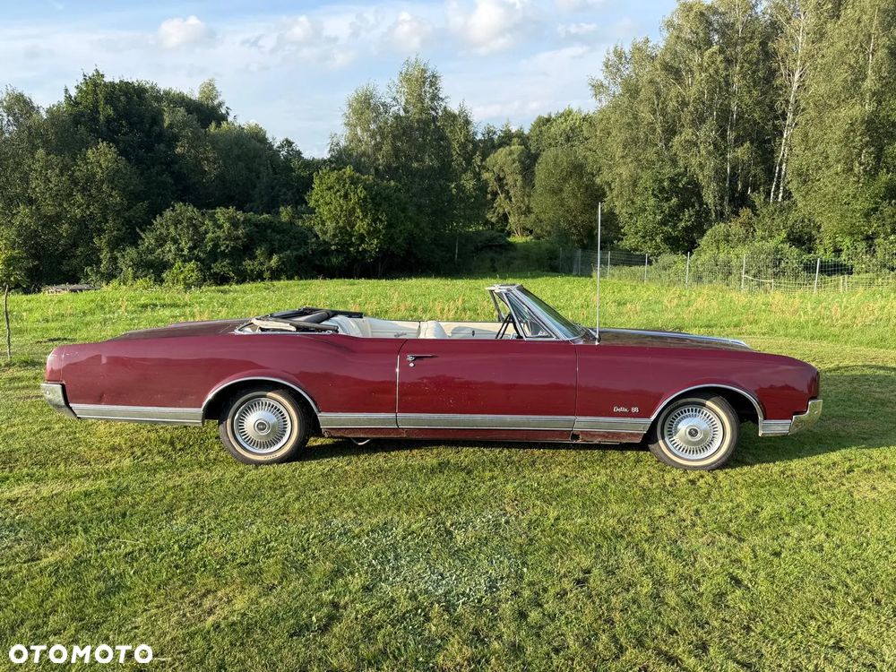 Oldsmobile Delta 88 - 19