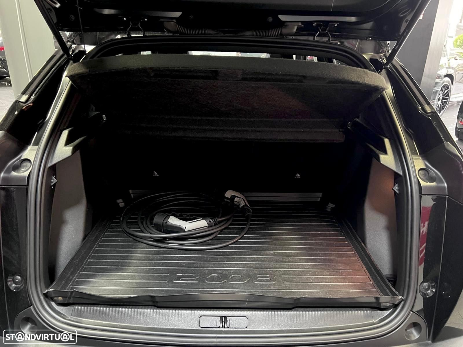 Peugeot e-2008 50 kWh GT - 15
