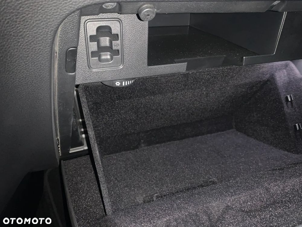 Volkswagen Passat 1.5 TSI EVO Elegance DSG - 33