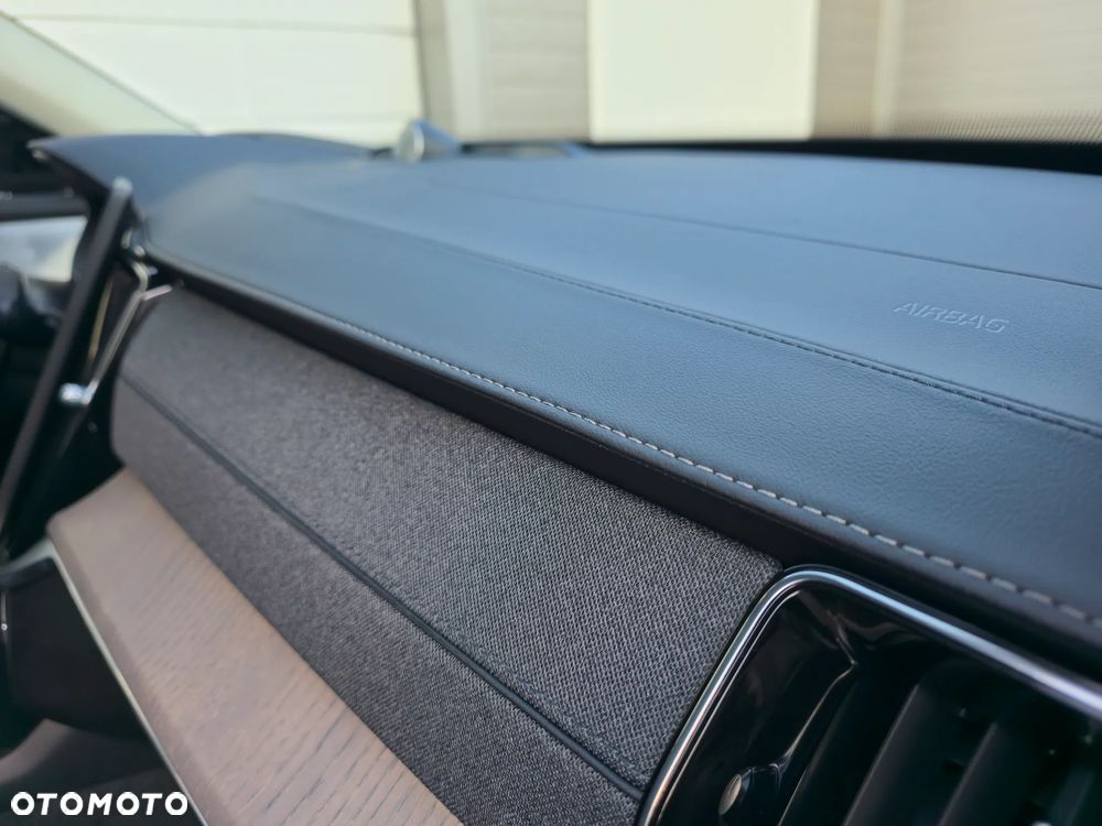 Volvo XC 90 T8 AWD Plug-In Hybrid Ultra Dark 7os - 29