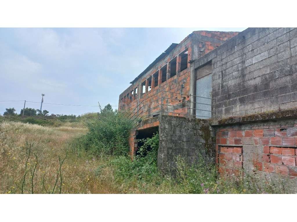 Terreno Misto com Armazéns Industriais e Excelente Localização, em ... - Grande imagem: 2/23