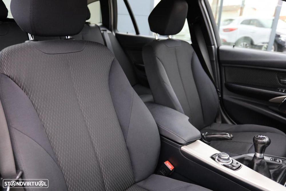 BMW 318 d Auto Exclusive - 15