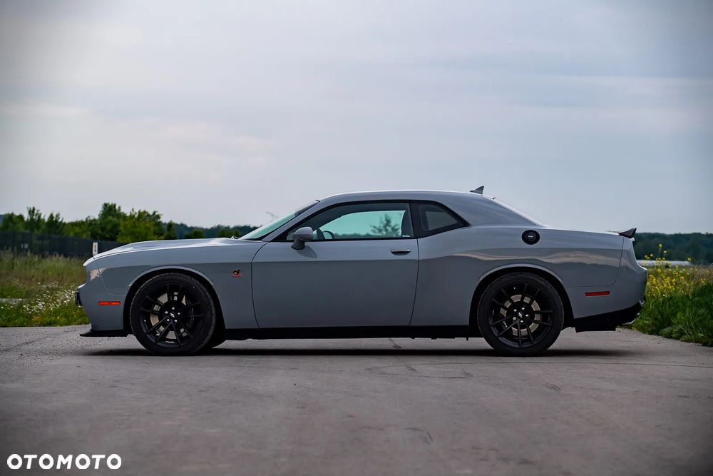 Dodge Challenger - 7