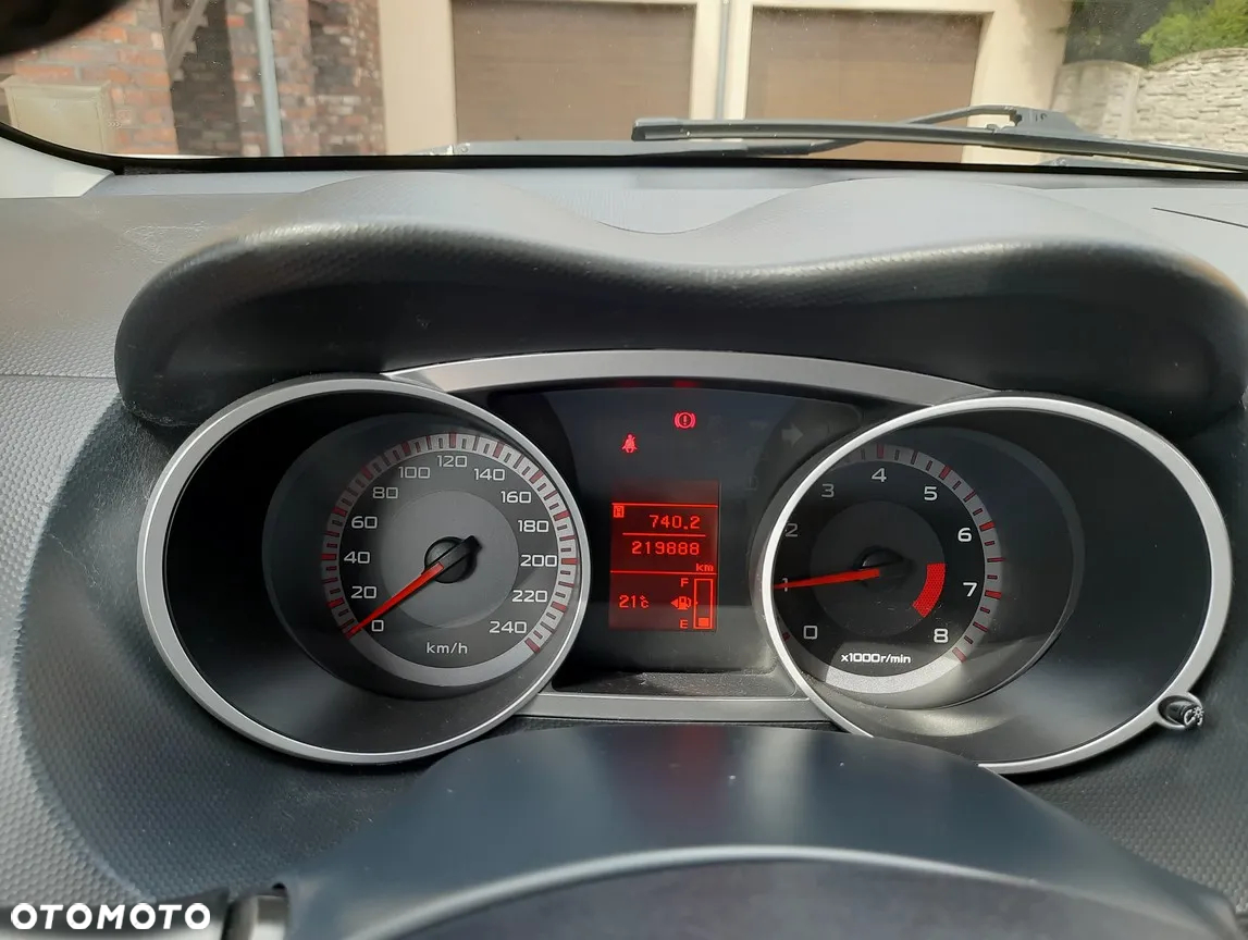 Mitsubishi Outlander - 20