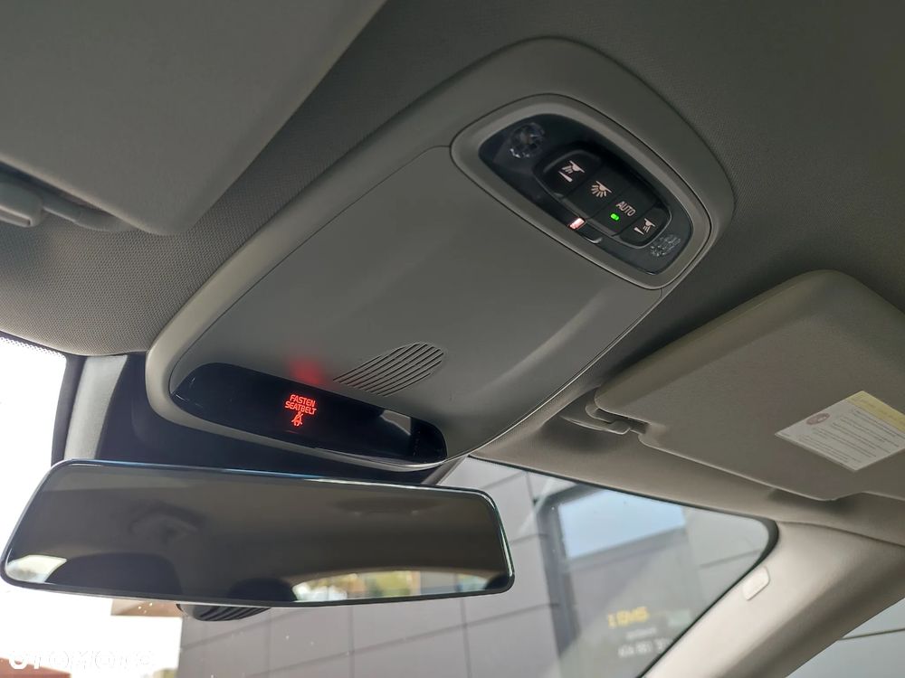 Volvo V40 T2 Summum - 21